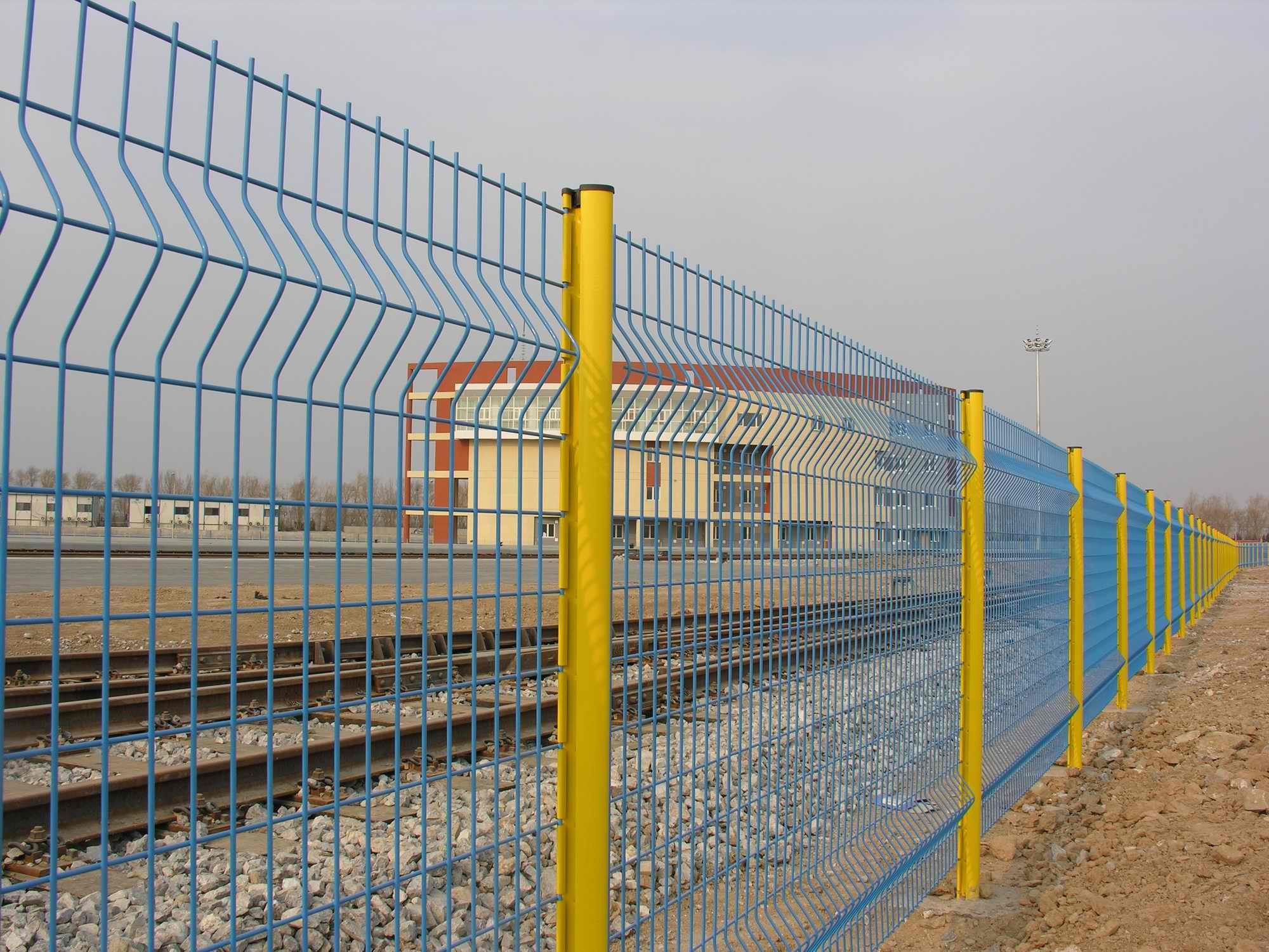 铁路护栏网的特点描述